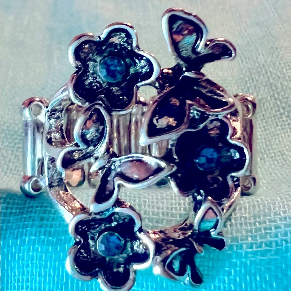 Expandable butterfly ring   Blue stones.